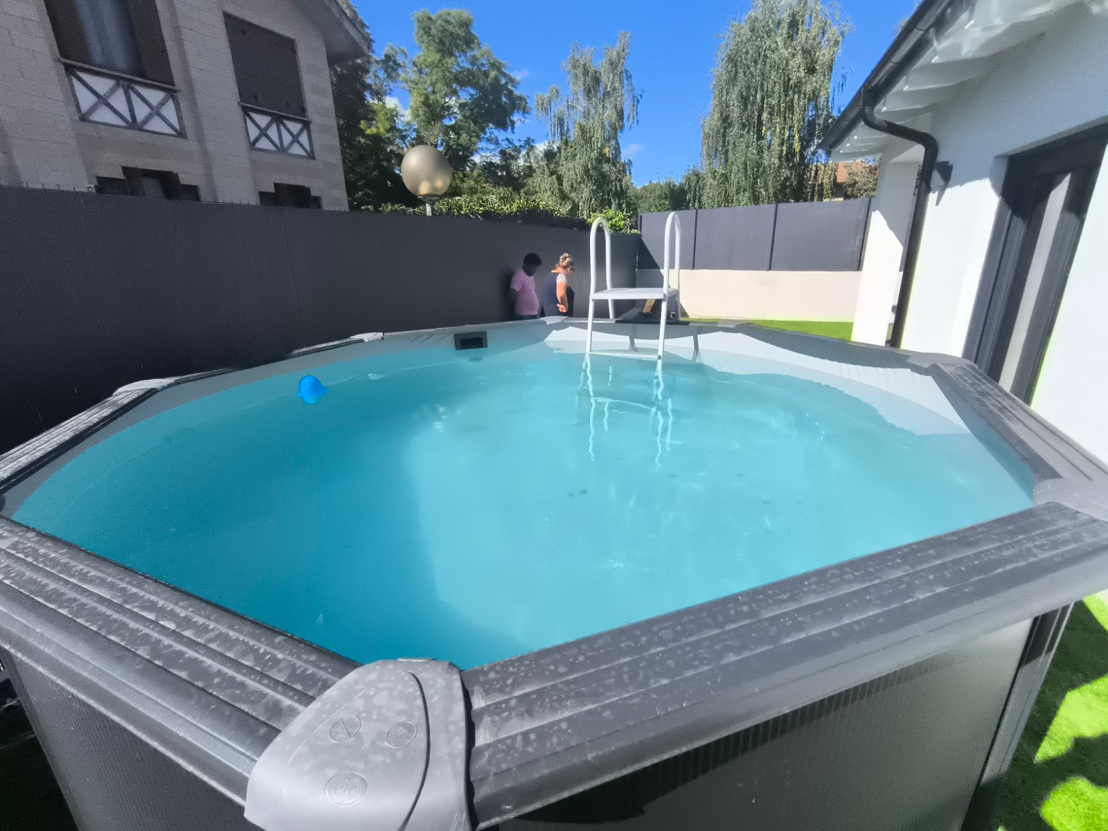 Instalación de piscina desmontable de acero con depuradora - Imagen 2