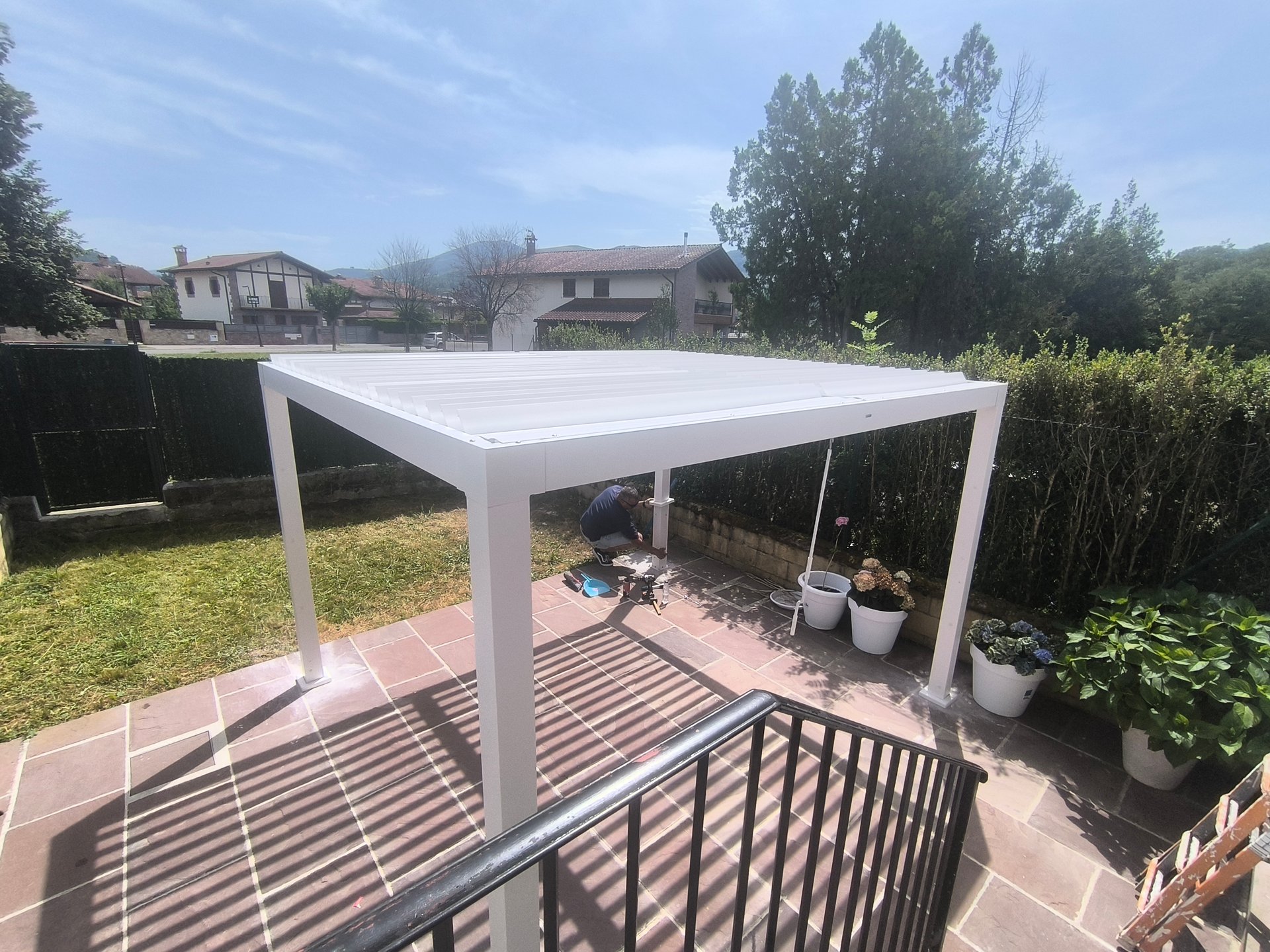 pergola bioclimatica de aluminio naterial origin blanca - Imagen 1