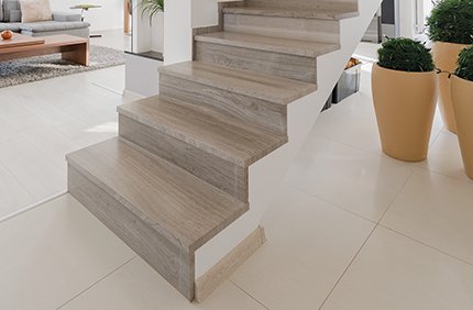 Instalación/revestimiento de escaleras madera