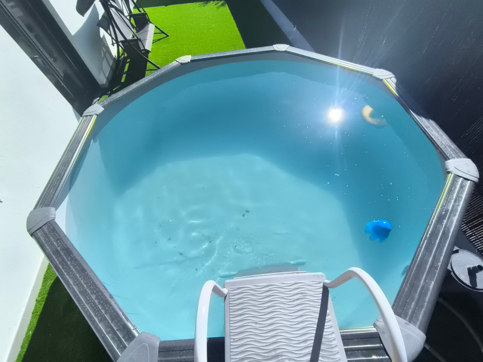 Instalación de piscina desmontable de acero con depuradora