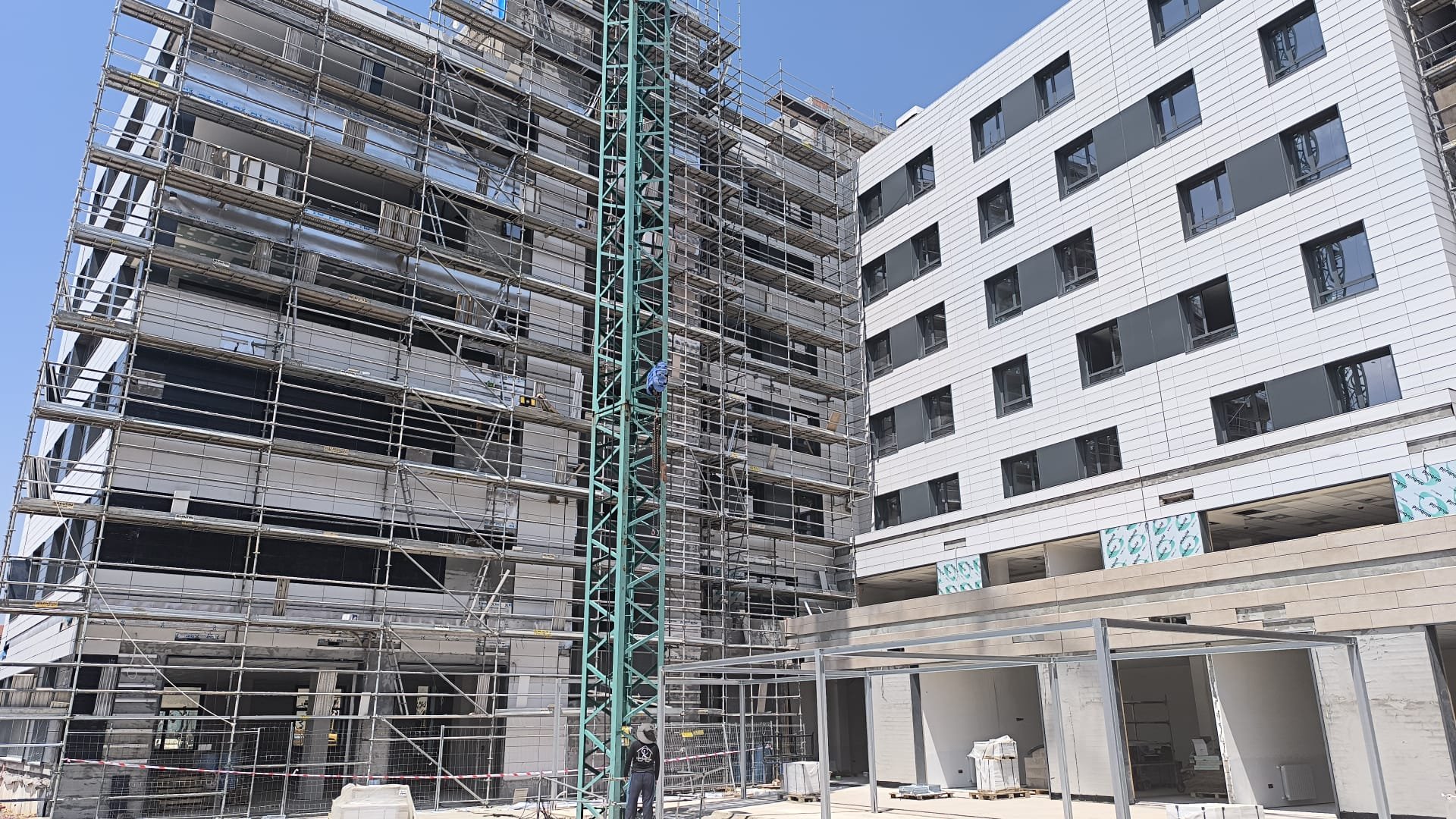Ejecución de Fachada Ventilada con Sistema Faveker en Edificio Vitalia Home - Imagen 3