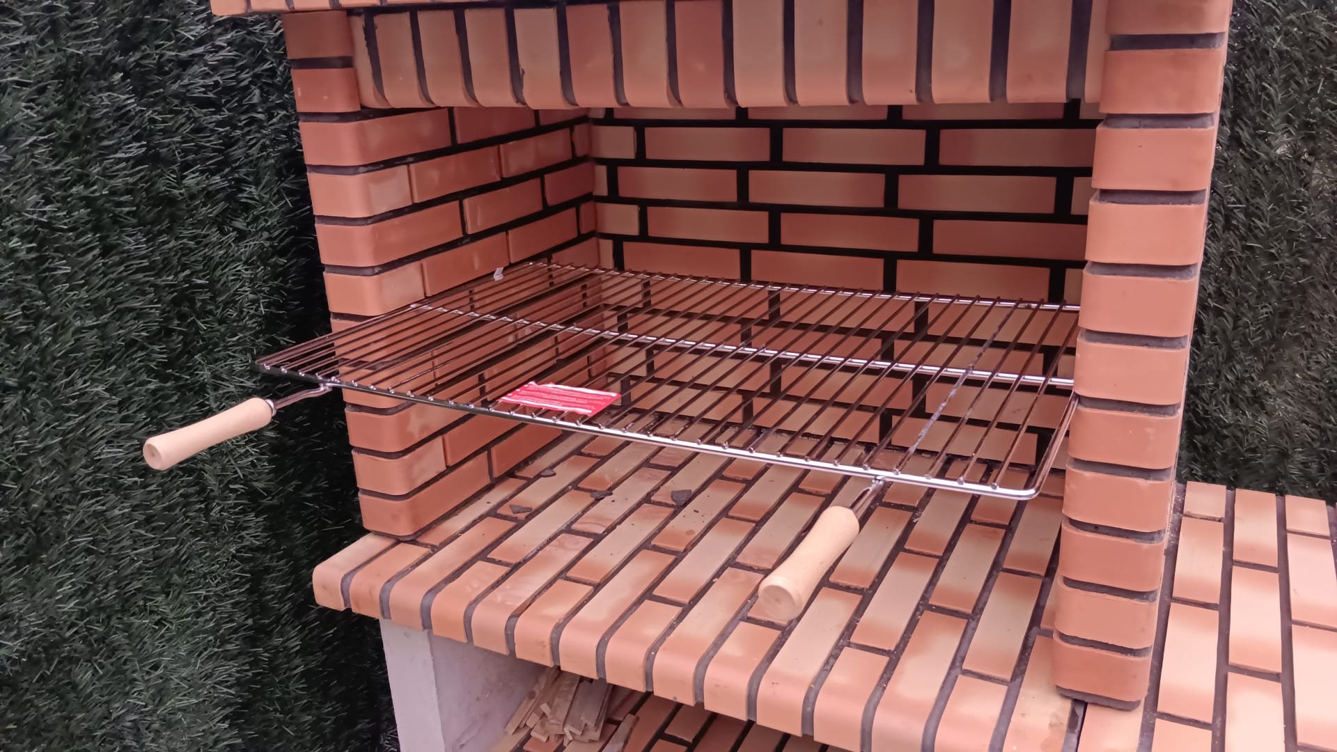 Instalación de Barbacoa de Obra Movelar para 10 Personas - Imagen 1